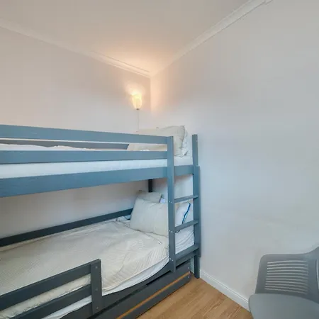 - Haus A, App 0a0702 *